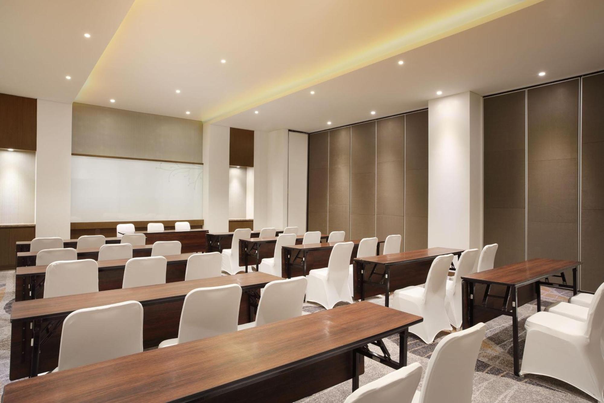 Four Points By Sheraton Манадо Экстерьер фото